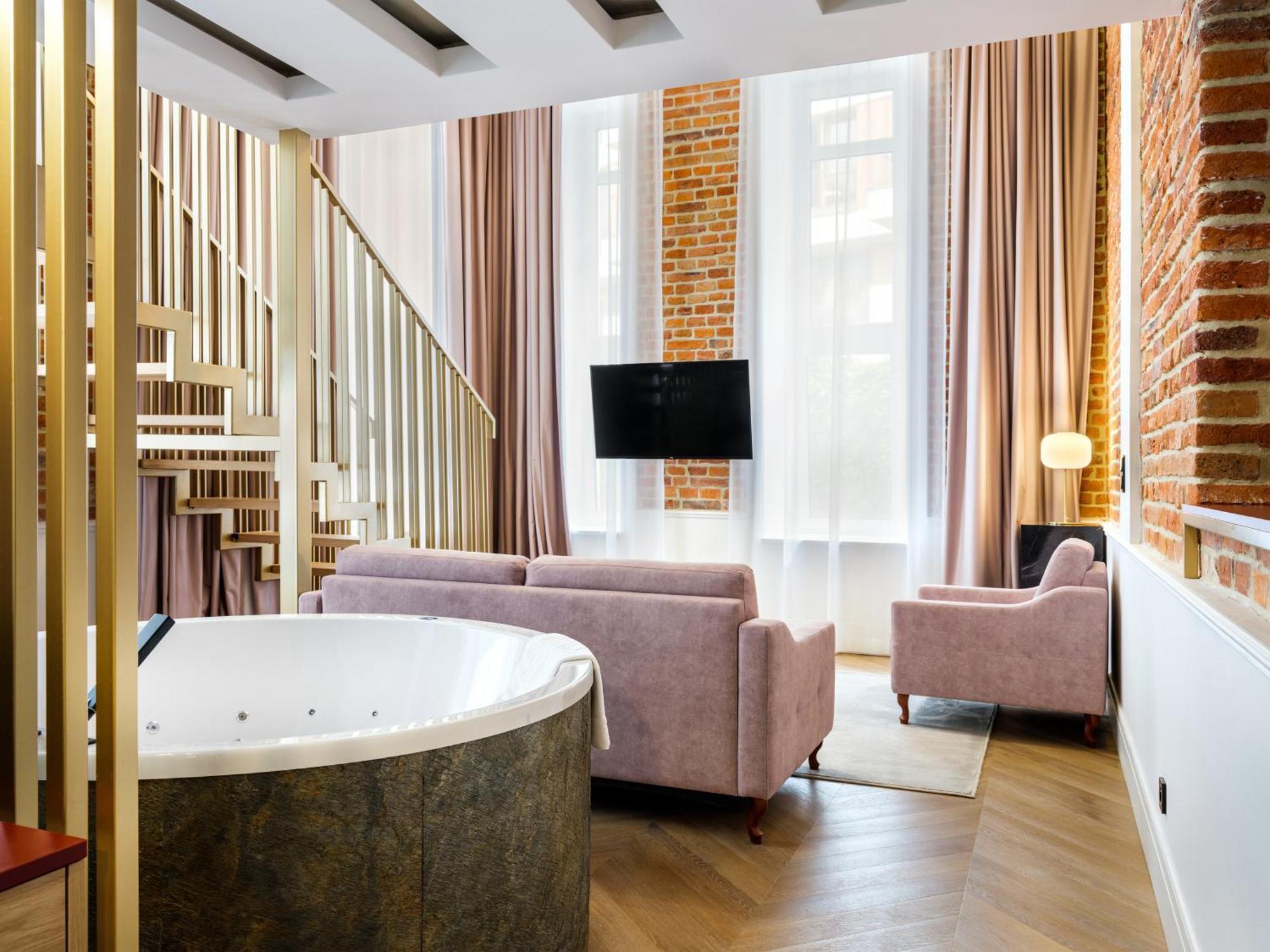 Golden Queen Deluxe Jacuzzi Apartments - Old Town Krasków Eksteriør bilde
